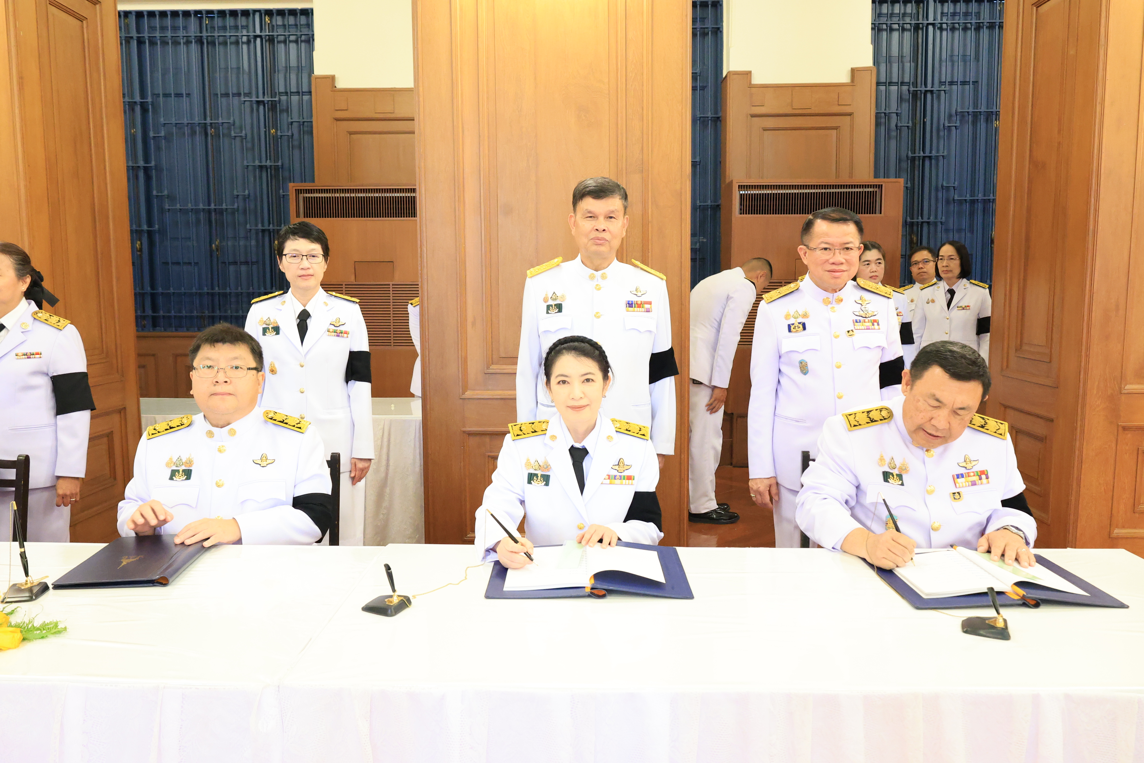title - เลขาธิการ ส.ป.ก. ร่วมถวายแจกันดอกไม้และลงนามถวายพระพร เนื่องในโอกาสวันเฉลิมพระชนมพรรษา พระบาทสมเด็จพระปรเมนทรรามาธิบดีศรีสินทร มหาวชิราลงกรณ พระวชิรเกล้าเจ้าอยู่หัว 28 กรกฎาคม 2568